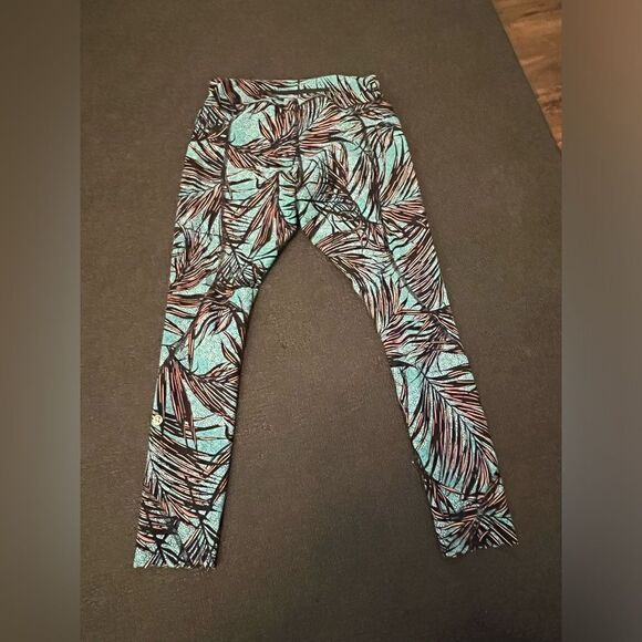 Lululemon Crops  - Picture 4 of 5